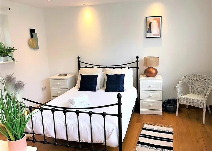 Prime Location! Detached Clifton Home With Parking Bristol