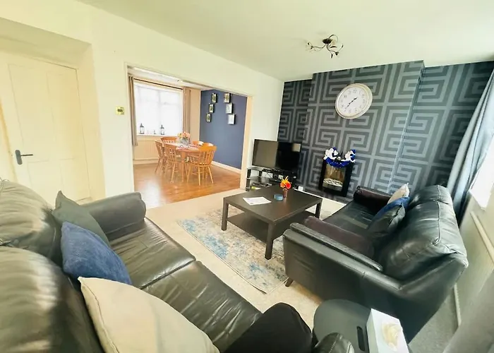 Chic 5 Bedroom House With Private Parking & Garden Bristol